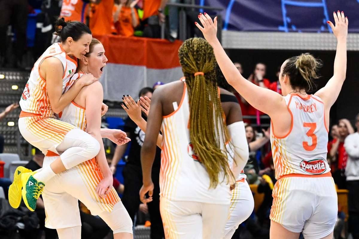 Schio vince lo scudetto nel basket femminile le si impongono 84