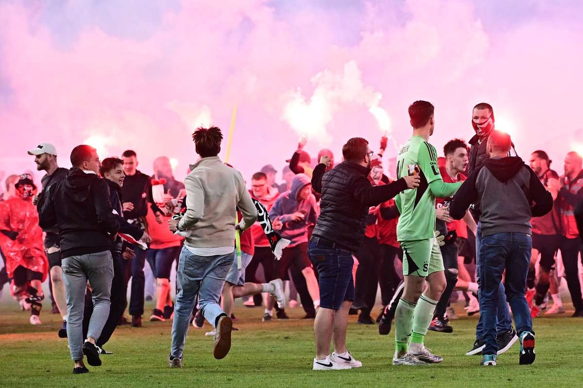 Fanoušci Slavie ukončili derby se Spartou, hosté opustili stadion — image 3