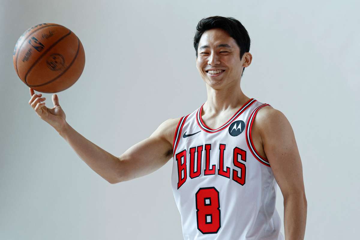 NBA Bulls sign Japanese guard Kawamura