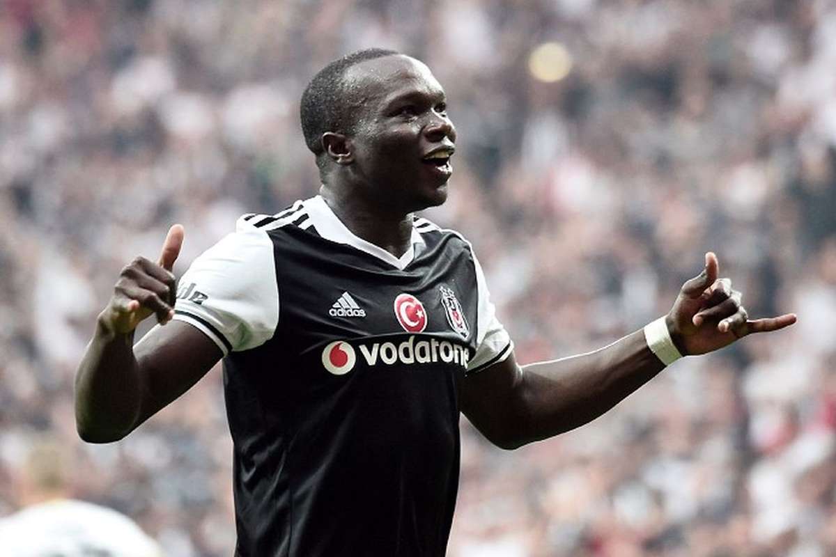 Aboubakar afastado do Besiktas depois de se ausentar para implante capilar