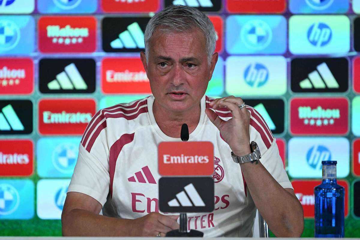 Photo: livesport.cz José Mourinho během předezonní tiskové konference