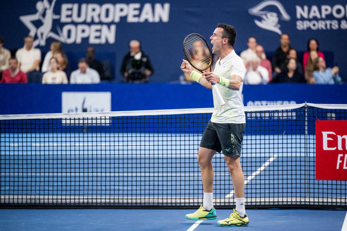 European Open Bautista gana por la vía rápida a Gaston y accede a la