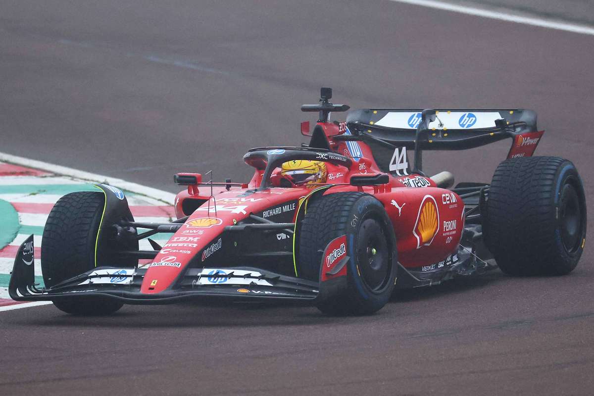 Formule 1 : Lewis Hamilton effectue ses premiers tours de piste en tant ...