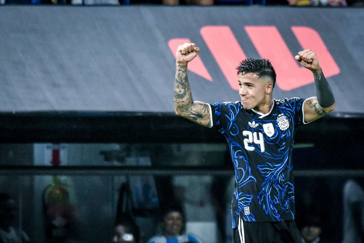 Obi Mikel chỉ trích Fernandez về những lời bàn tán rời Chelsea