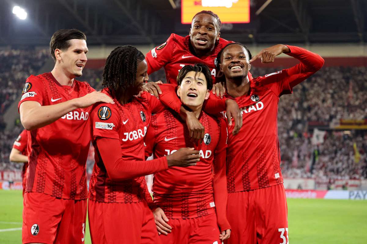 Grifo tạo nên lịch sử khi Freiburg vùi dập Genk để vào tứ kết