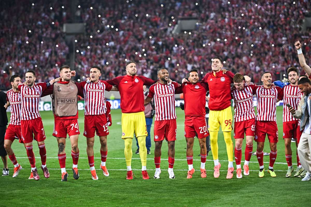 Técnica, Experiência E Fome: Olympiacos Enfrenta A Fiorentina Na Final ...