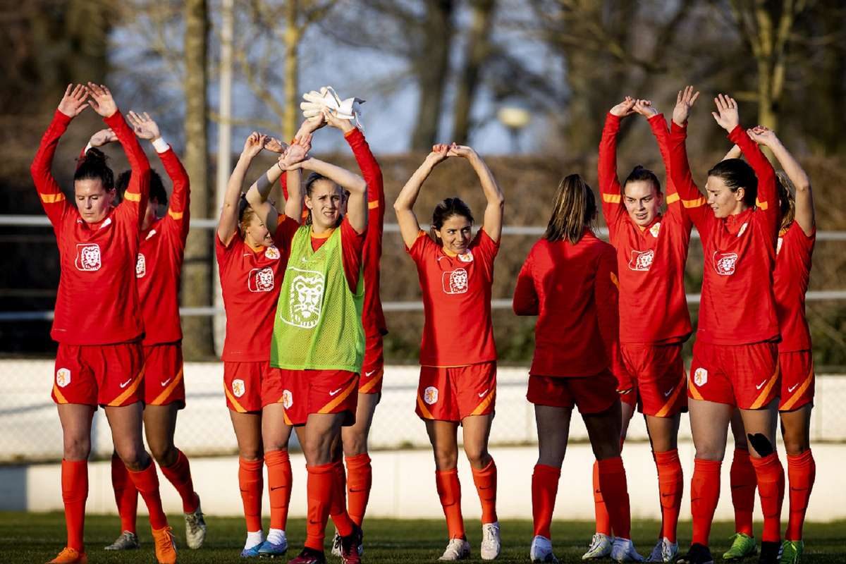 Wk Voorbereiding Voetbalsters Dreigt Verstoord Te Worden Door Conflict