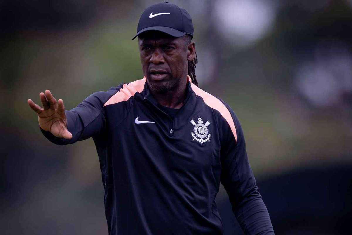 Seedorf não é registrado na CBF e estreia no Corinthians é adiada