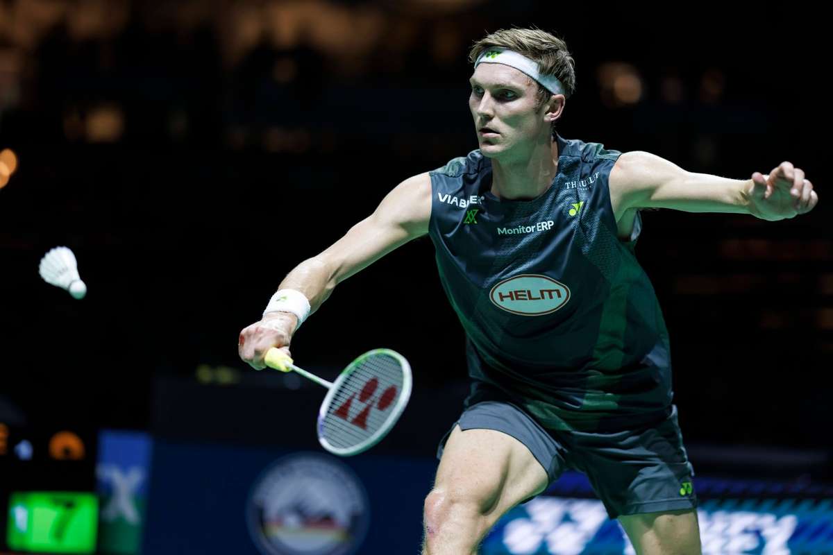 Axelsen holds off late charge from Loh Kean Yew to claim second title of the year