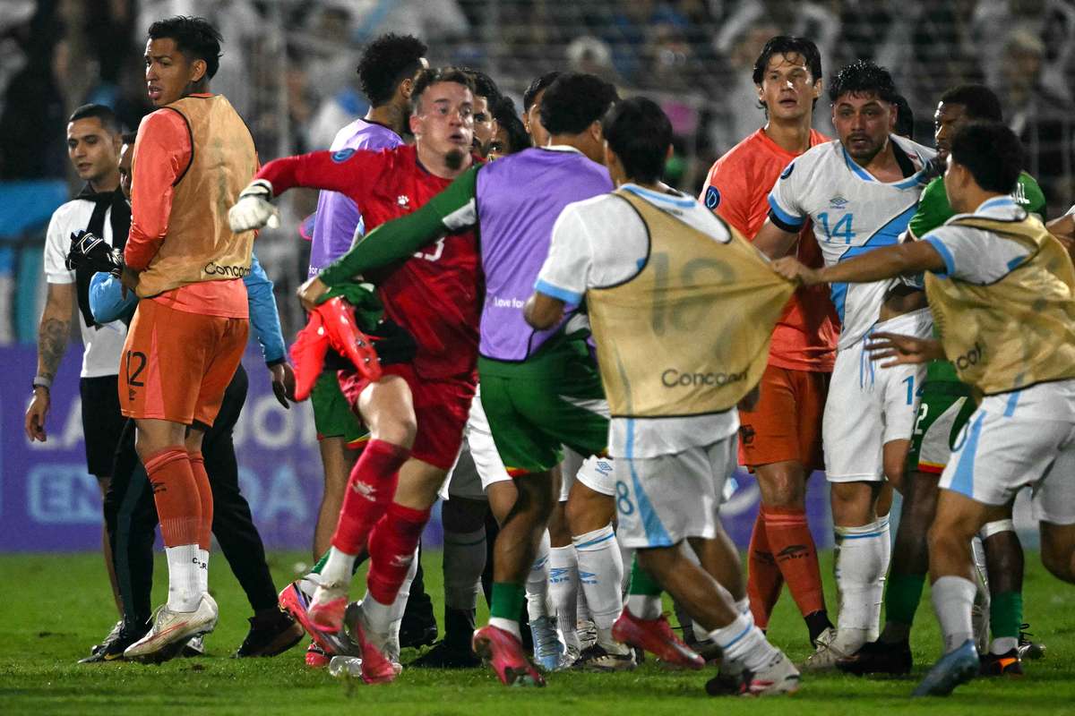 Guarda-redes Etienne Vaessen denuncia racismo em jogo da CONCACAF