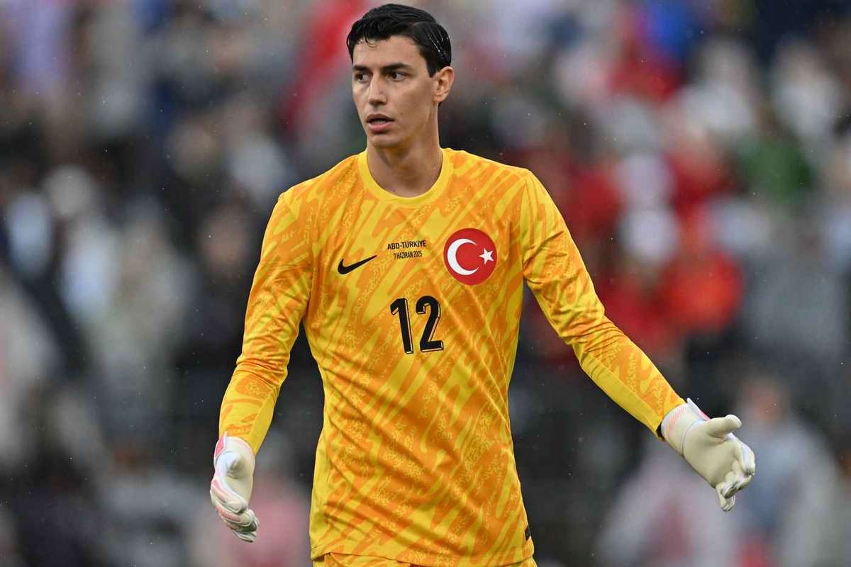 Supărat că n-a prins lotul în meciul contra Bulgariei, portarul Turciei a părăsit cantonamentul echipei