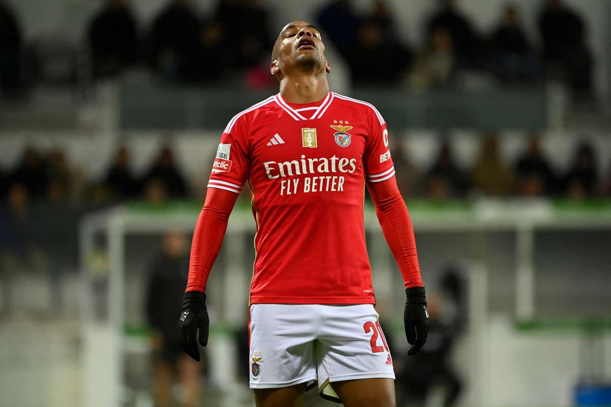 Só com uma asa a águia não voa: Benfica volta a empatar, agora com o  Farense (1-1)