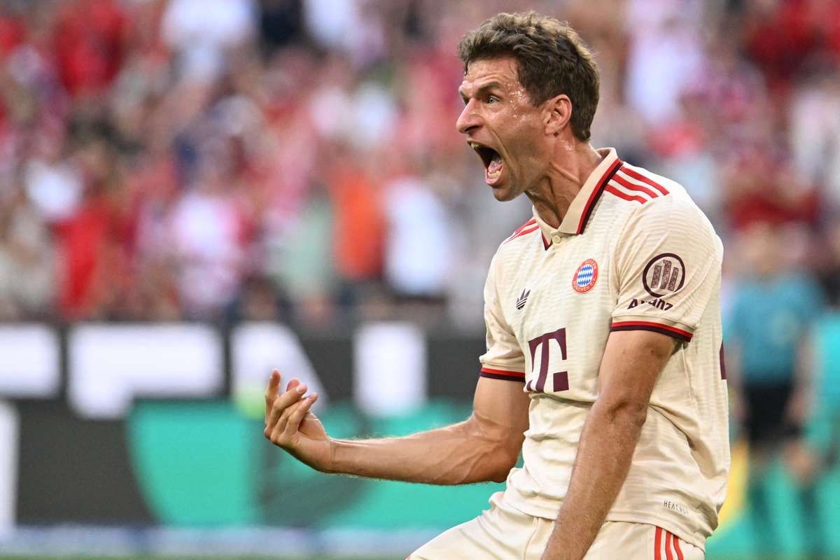 Record-breaking Muller scores as Bayern down Freiburg  Flashscore.co.uk