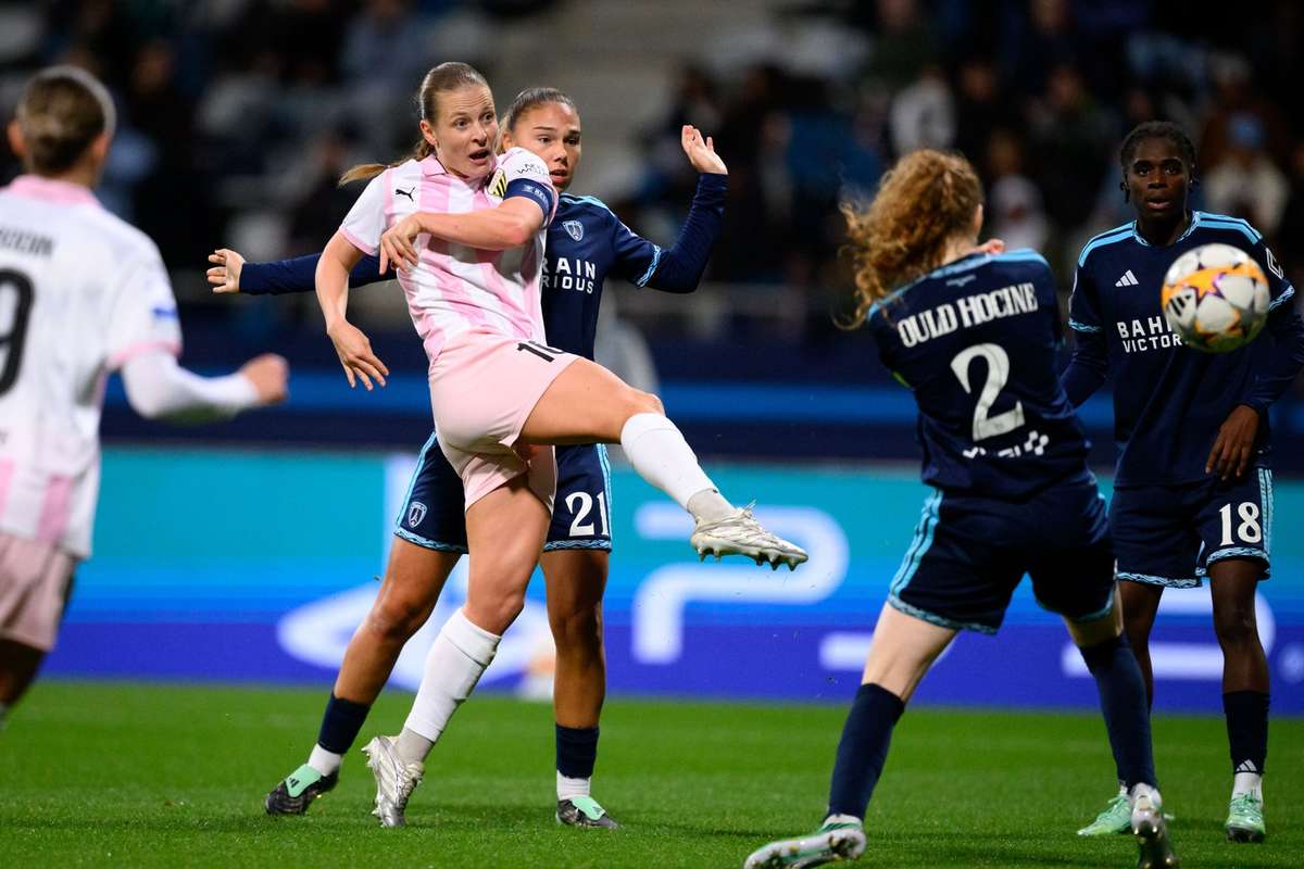 How Draw Flash Hacken score last-minute goal to draw with Paris FC in Women's ...