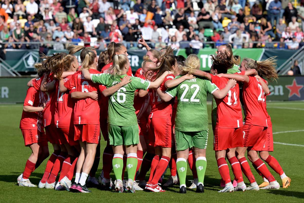 Speelsters FC Twente Verslaan PSV Met Speels Gemak En Veroveren KNVB ...