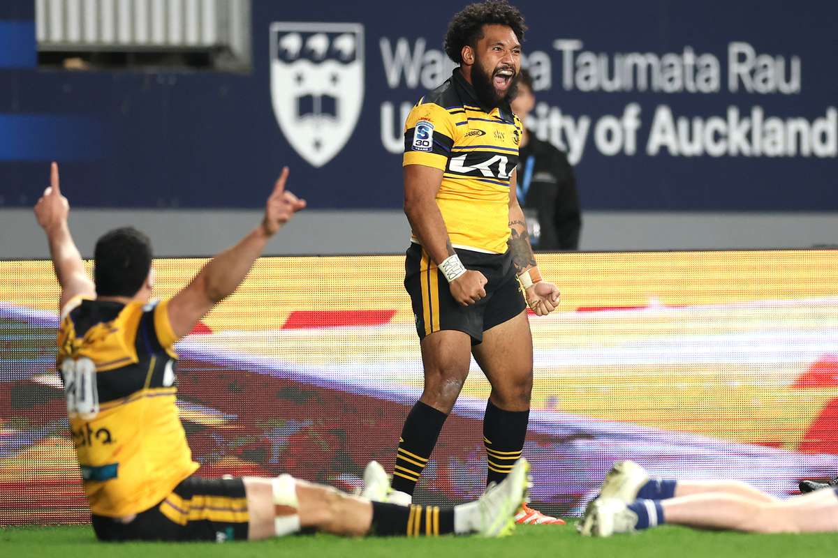 Super Rugby Roundup: Hurricanes declare title or death after thrashing Blues