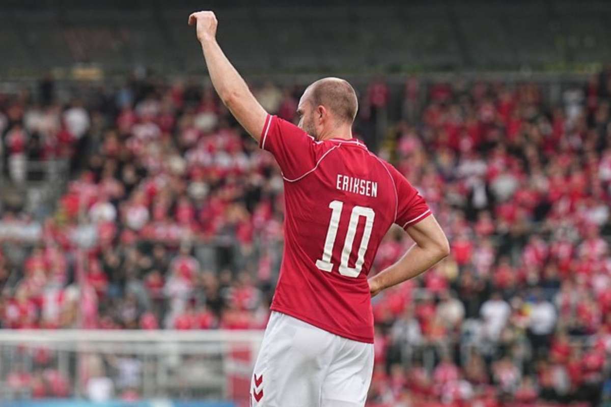 Eriksen desmaia novamente em partida da Dinamarca. Eriksen desmaia novamente em partida da Dinamarca.
