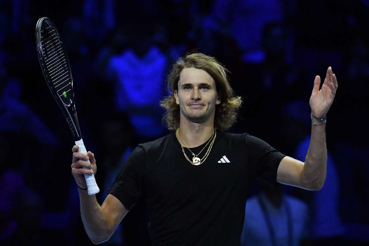 Zverev battles from set down to beat Alcaraz in ATP Finals opener ...