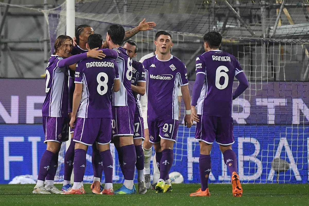 Fiorentina tiến gần hơn đến việc trụ hạng Serie A với chiến thắng sít sao trước Lazio