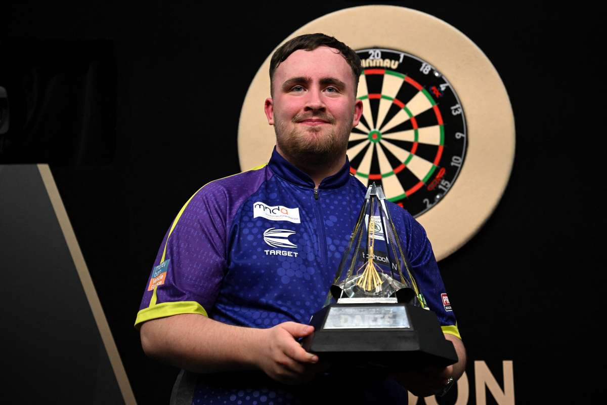 Luke Littler gewinnt die Premier League Darts 2024 Flashscore.de