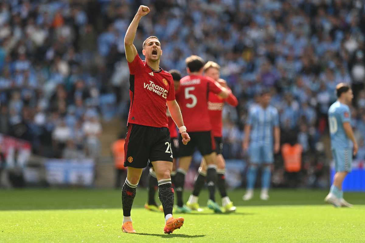 Man Utd survive huge Coventry scare to progress to FA Cup final after ...