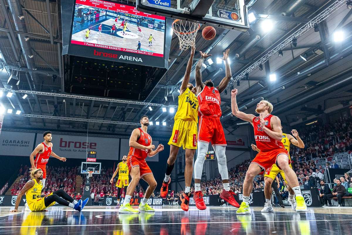 BBL Russell führt Oldenburg auf Platz zwei Flashscore.de