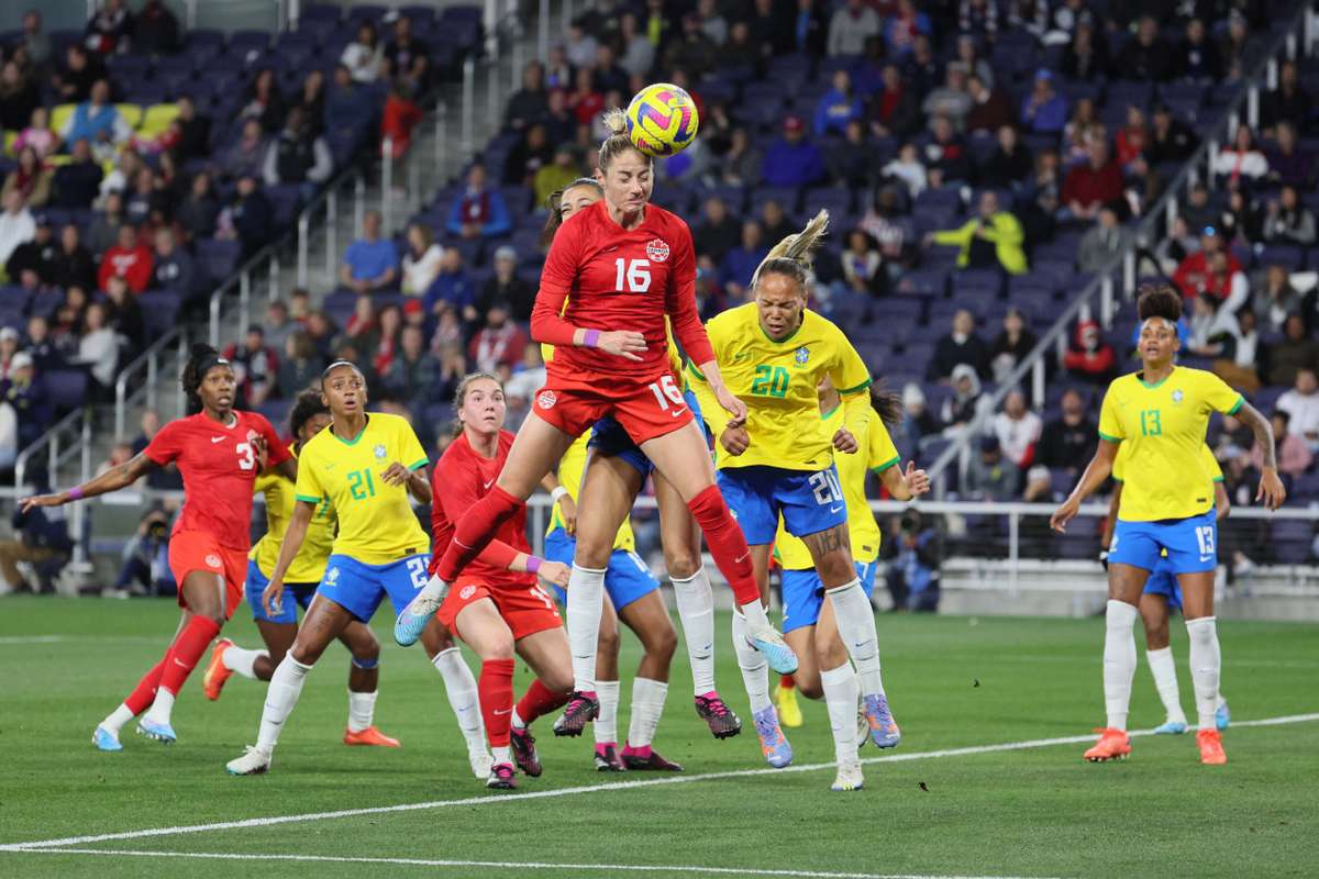 Renuncia el presidente de Canada Soccer en medio del furor por igualdad