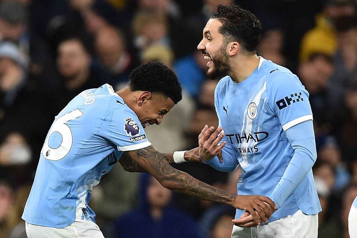 Premier League: Vitória do City acirra a corrida pelo troféu. Premier League: Vitória do City acirra a corrida pelo troféu.