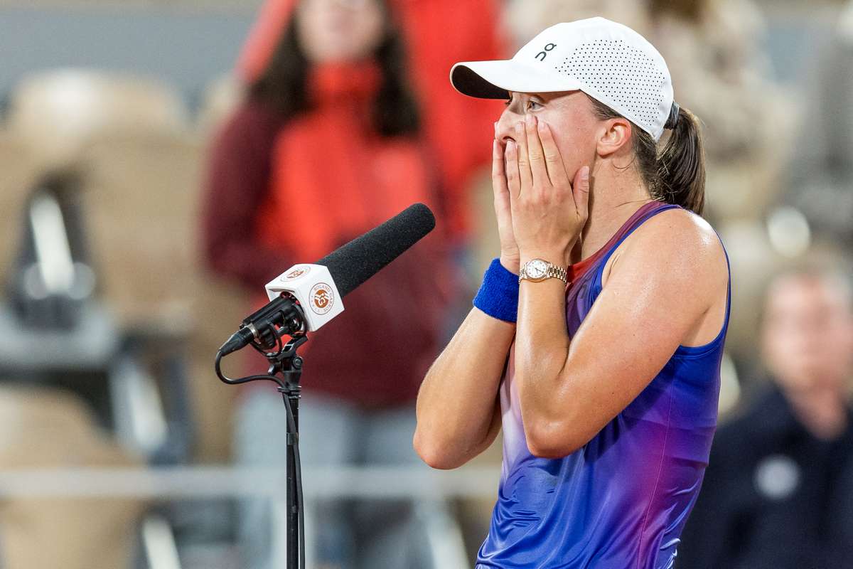 Após cuspe e bronca de Swiatek, Roland Garros proíbe consumo de álcool ...