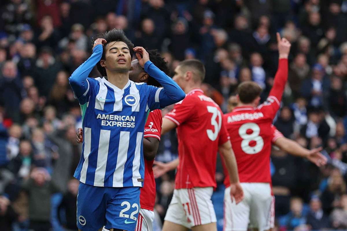 Hurzeler ám chỉ các cuộc đàm phán hợp đồng với Mitoma và Van Hecke của Brighton đang đình trệ