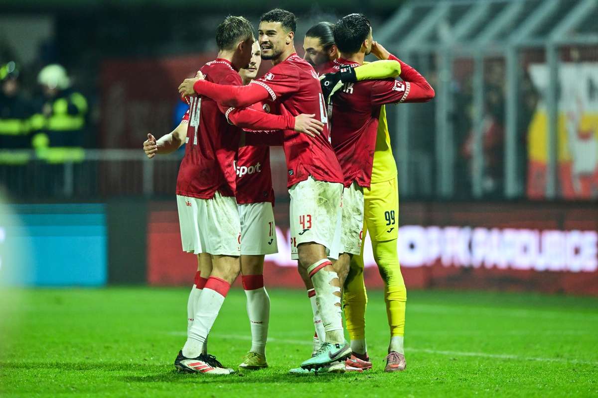 Image for LIGA ONLINE: Záchranářský souboj v Ostravě, Boleslav hraje v Hradci. Šlágr dne nabídne Slavia