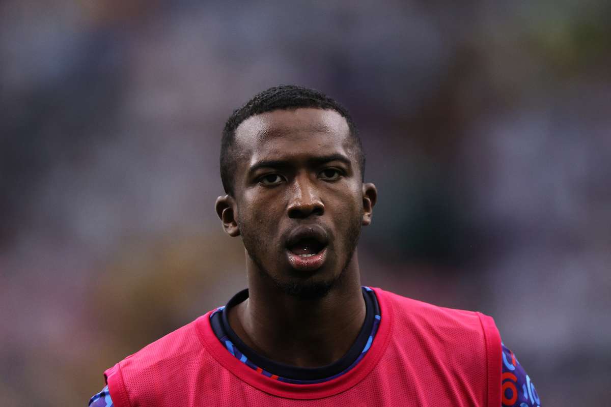 Pacho 2 PSG sign Ecuadorian defender Willian Pacho from Eintracht Frankfurt ...