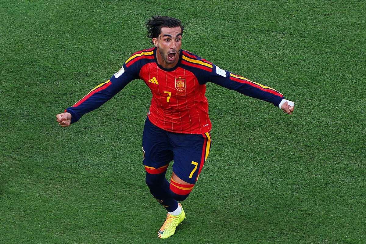 Barcelona 'calm, but frustrated' over Ferran Torres' exit hint