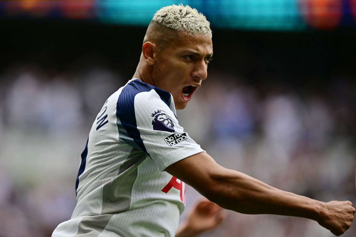 Premier League Richarlison marca golaço de voleio em estreia com vitória do Tottenham