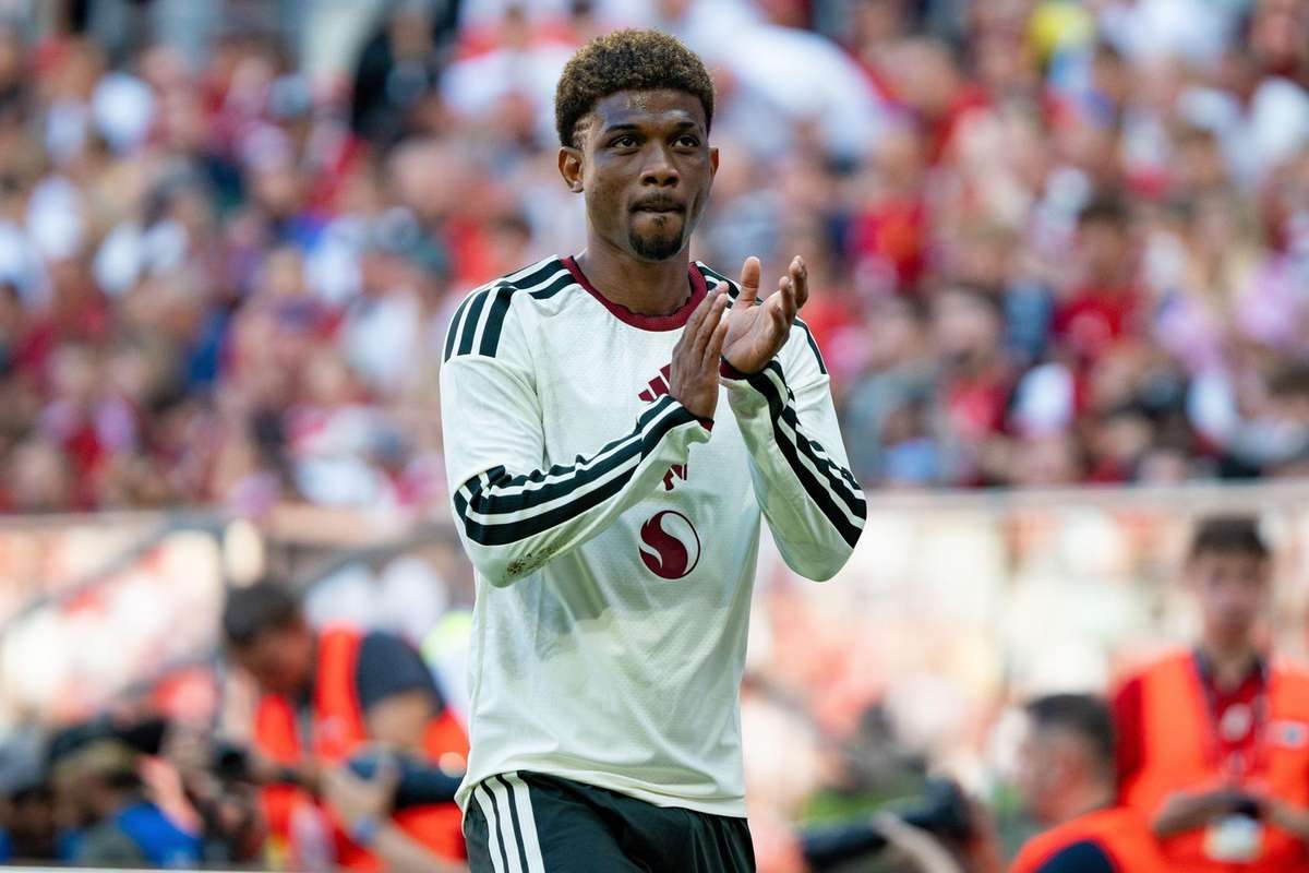 Manchester United suffer blow as Amad Diallo faces six-week injury ...