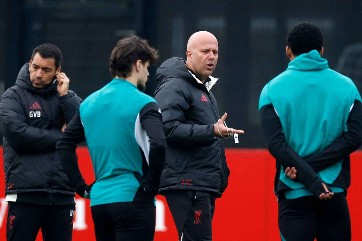 4 cầu thủ Liverpool vắng mặt trong trận gặp Galatasaray, bao gồm Bradley và Isak