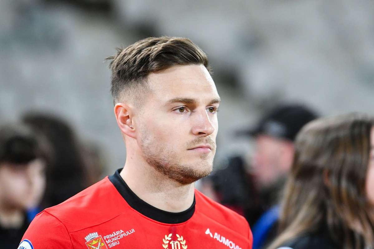 S-a decis viitorul lui Dennis Politic: extrema revine la FCSB, însă nu pentru mult timp