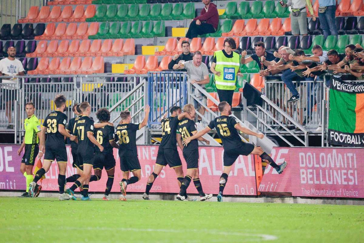 Serie B: Un Gol Di Pohjanpalo Manda Il Venezia In Vetta Al Campionato ...