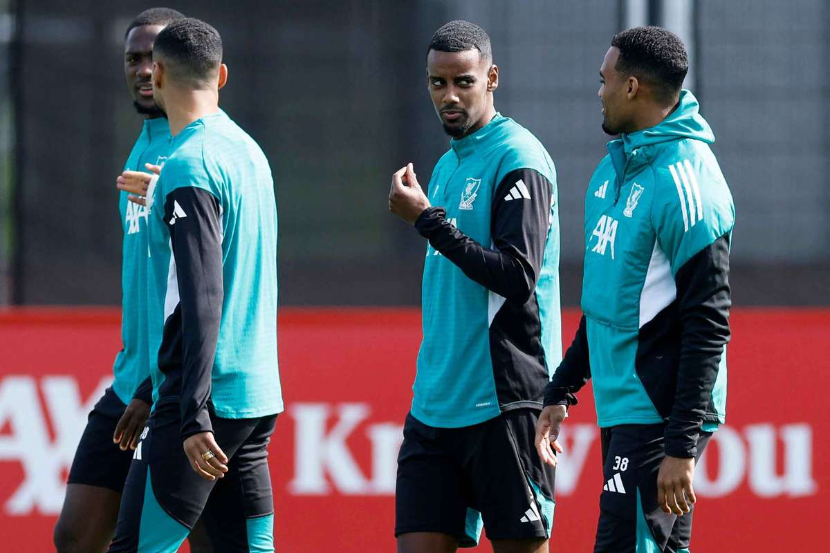 Shearer nói Isak "có thể giống như một cầu thủ mới" cho Liverpool khi họ tìm cách vượt mặt PSG