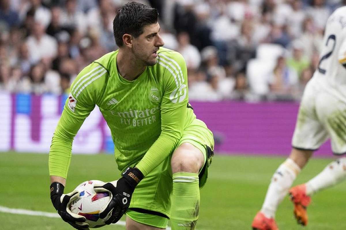 Atletico Madrid Coach Simeone Slams Courtois He Attacks People Then