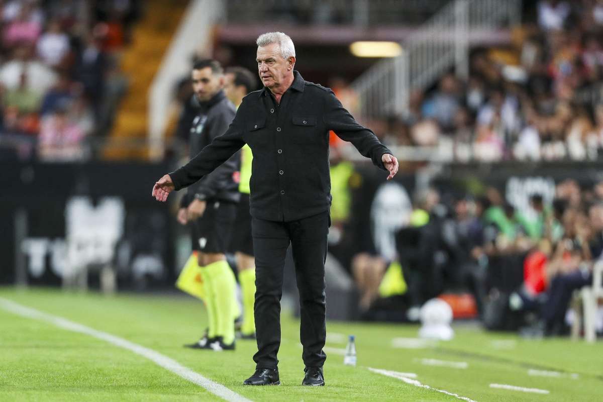 Javier Aguirre rebate críticas sobre jovens no Valência e cita Mundial