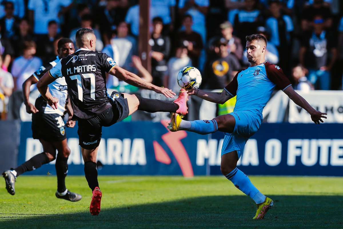 Farense Goleia (4-0) E Mantém Perseguição Ao Estrela; Bruno Costa Marca ...