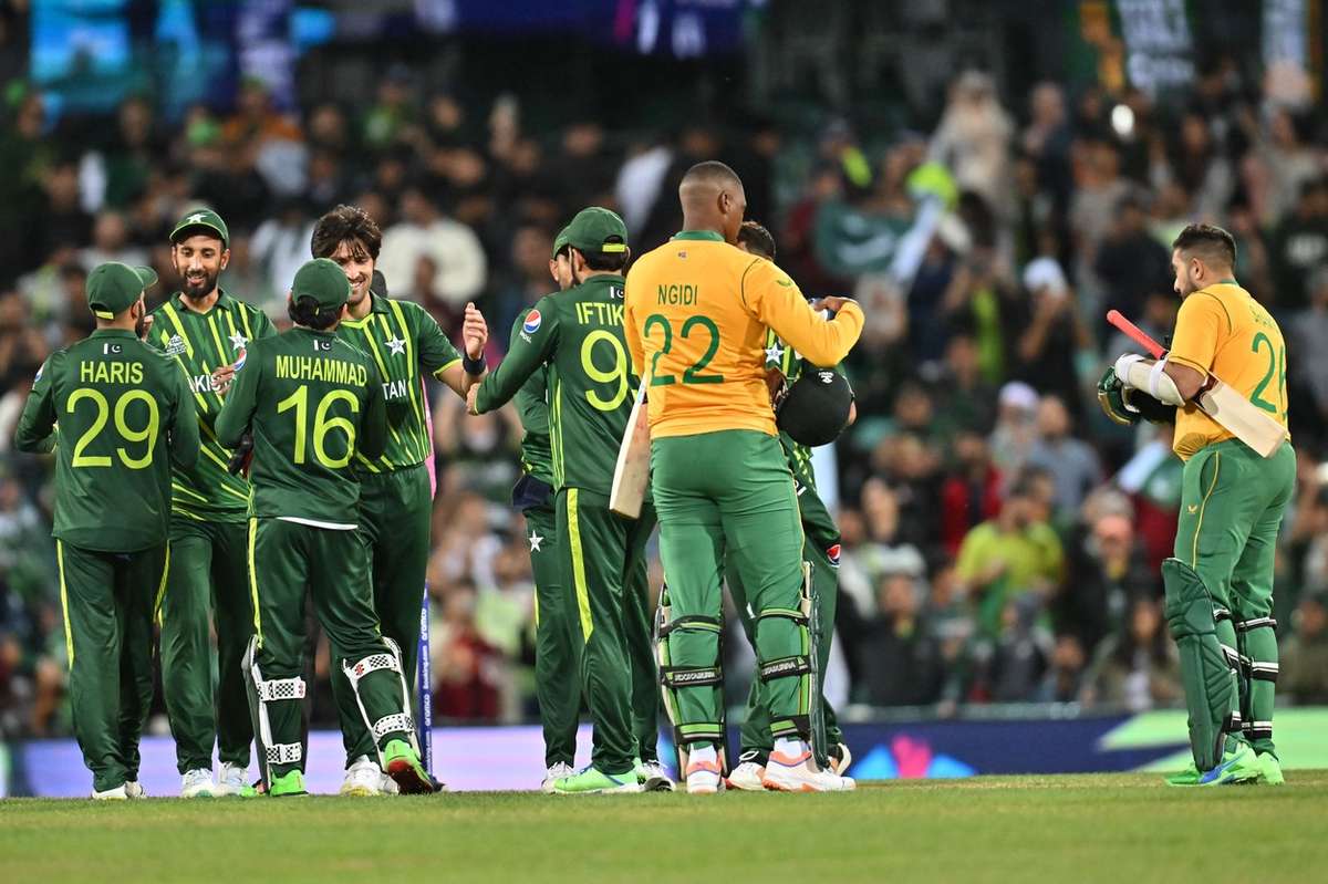 Pakistan Ran Ran Ran Ran Ran Pakistan keep hopes alive by ending South Africa's unbeaten run ...
