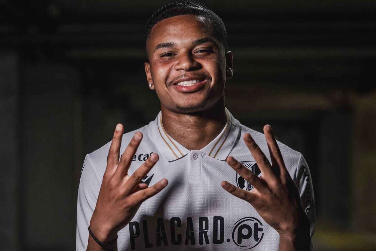 Oficial: Noah Saviolo renova com o Vitória SC até 2028 | Flashscore.pt