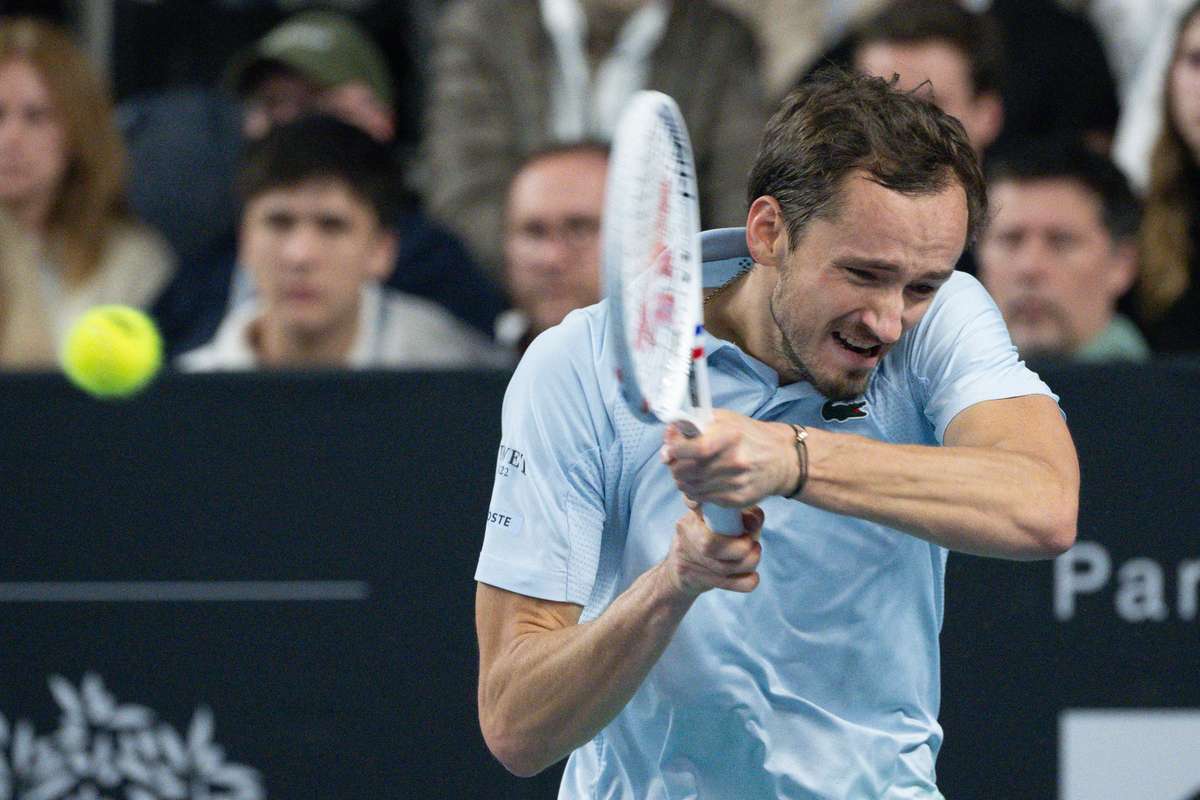 Hamad Medjedovic stuns Daniil Medvedev to reach Marseille decider, Ugo Humbert awaits in final | Flashscore.com