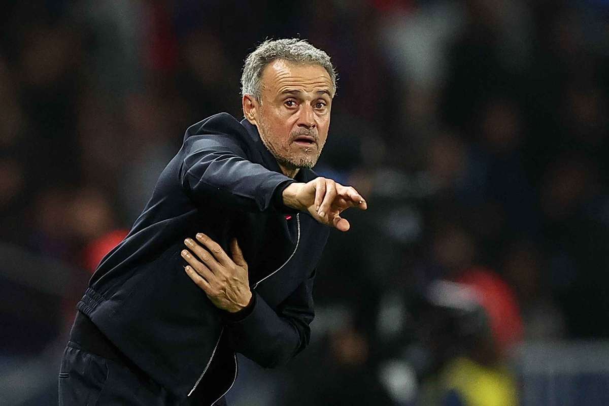 PSG eye Chelsea ace to replace Kvaratskhelia