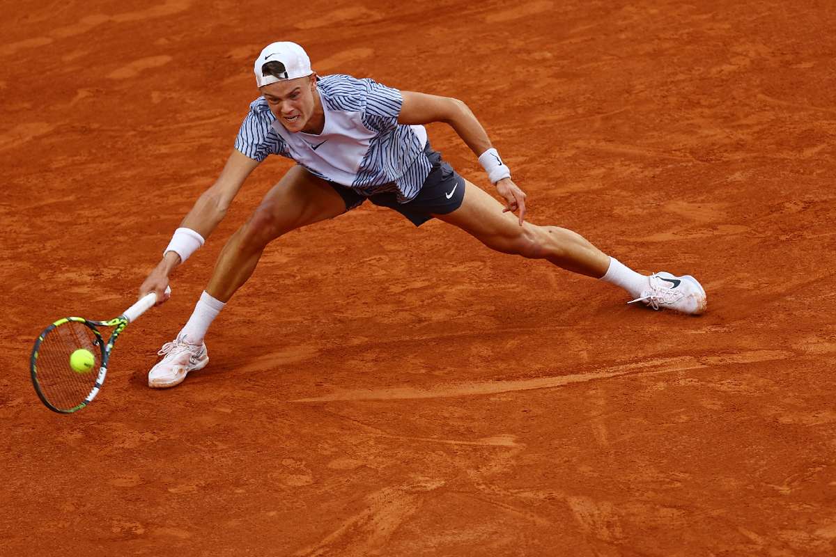 Tennis Tracker Rune wins thriller to reach French Open quarters