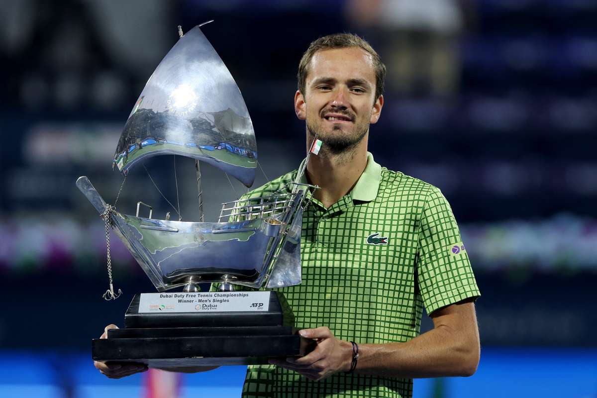 Medvedev conquista ATP 500 de Dubai sem jogar final após lesão de adversário