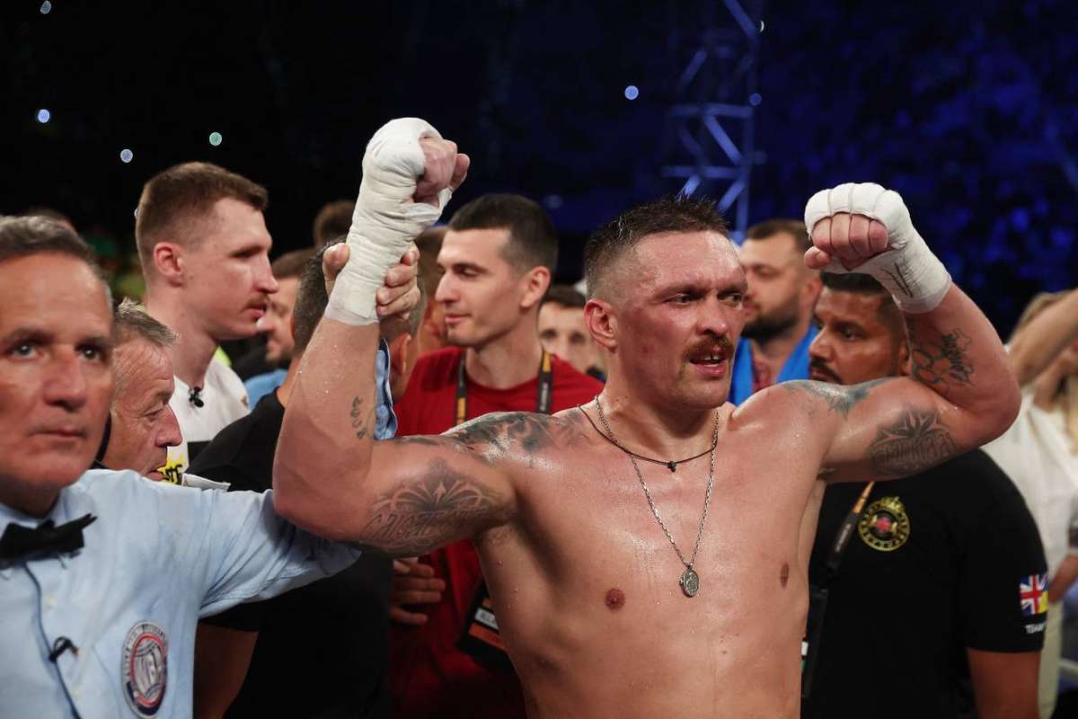 Oleksandr Usyk Knocks Out Daniel Dubois In Nine After Low Blow ...