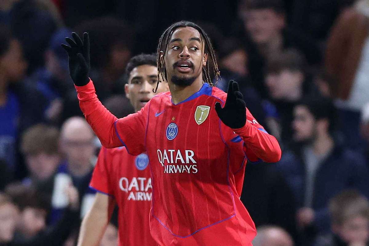 Đương kim vô địch PSG lại khiến Chelsea bẽ mặt để tiến vào tứ kết